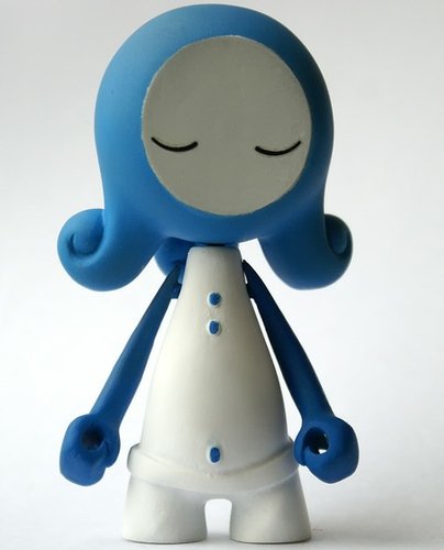Gooma - Blue figure by Sergey Safonov. Front view.