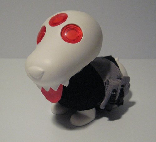 Gohst figure by Ferg, produced by Playge. Front view.