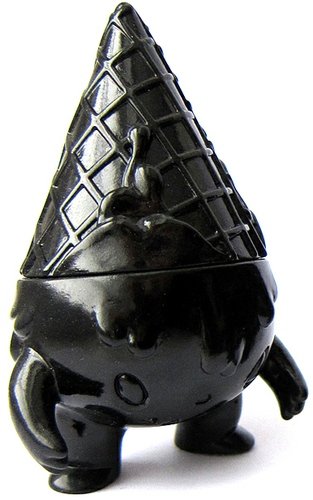 Milton - LB 09 figure by Brian Flynn, produced by Super7. Front view.