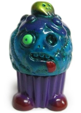 Baby Zombie Cupcake figure by Aya Takeuchi, produced by Refreshment. Front view.