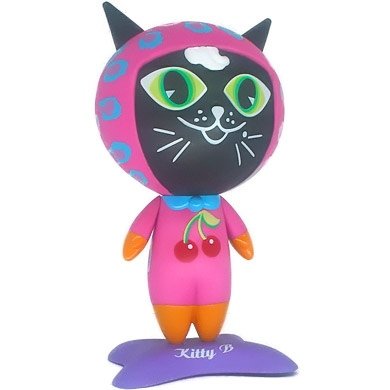 kittyb figure by Lisa Petrucci, produced by Heroine Inc.. Front view.