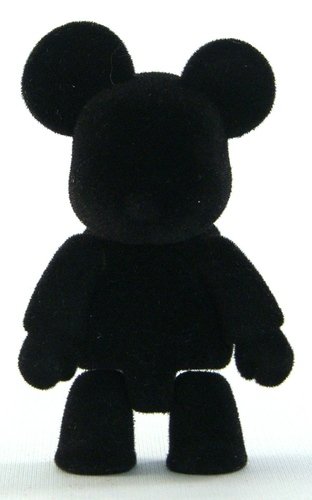 Black Flocked Qee figure by Toy2R, produced by Toy2R. Front view.