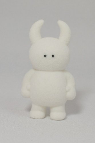 White Flocked Uamou figure by Ayako Takagi, produced by Uamou. Front view.