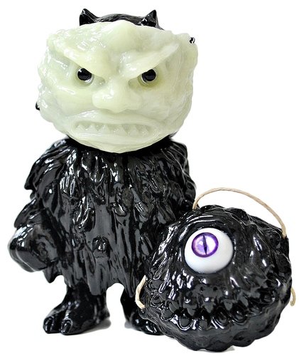 Doji San - Garbage Bag figure by Lash, produced by Mutant Vinyl Hardcore. Front view.