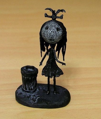 Junk Girl figure by Tim Burton, produced by Dark Horse. Front view.