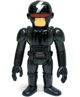 RoboCop figure by Mori Katsura, produced by Realxhead. Front view.