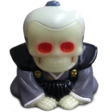 Honesuke (リアルヘッド 骨助) - GID/Black figure by Realxhead X Skull Toys, produced by Realxhead. Front view.