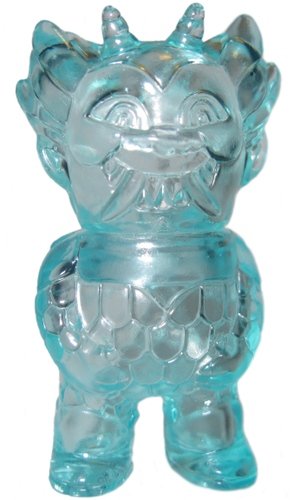 Micro Ojo Rojo - Clear Teal figure by Martin Ontiveros, produced by Gargamel. Front view.
