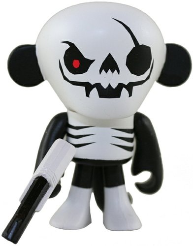 M. Skull figure by Vanbeater, produced by Unacat. Front view.