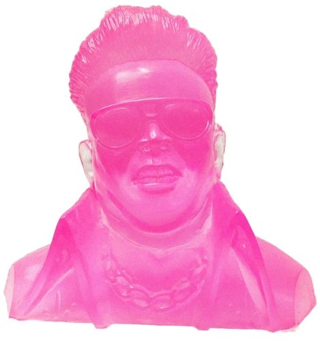 Lil Kim Illin GLO PINK edition figure by Frank Kozik. Front view.