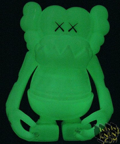 KAWS Skull-Kun figure by Kaws X Bxh, produced by Bounty Hunter (Bxh). Front view.