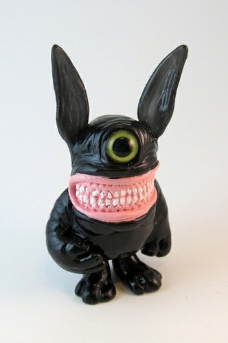 Meatster Bunny Black  figure by Motorbot, produced by Deadbear Studios. Front view.