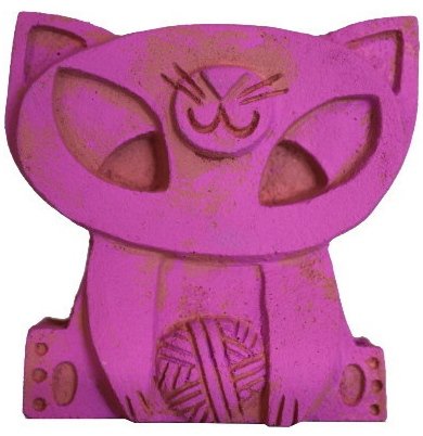Kitten figure by Amanda Visell. Front view.