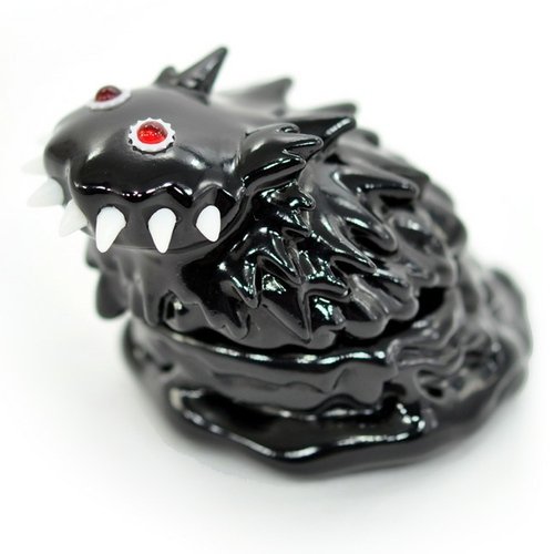 Liquid Erosion - Black figure by Hiroto Ohkubo, produced by Instinctoy. Front view.
