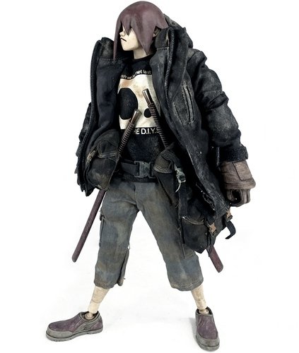 Oroshi 18 figure by Ashley Wood, produced by Threea. Front view.