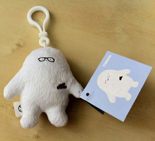 Nerdy Treeson Plush Keychain figure by Bubi Au Yeung, produced by Crazylabel. Front view.