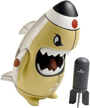 Mitsubishis Zero Sharky figure by Huck Gee, produced by Toyqube. Front view.