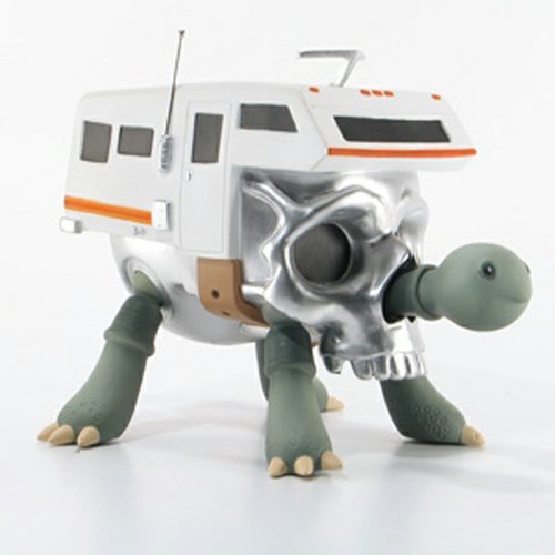 Turtlecamper - Platinum figure by Jeremy Fish, produced by Strangeco. Front view.