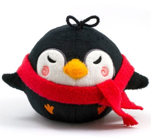  Pygmy Penguin figure by Vuduberi, produced by Vuduberi. Front view.