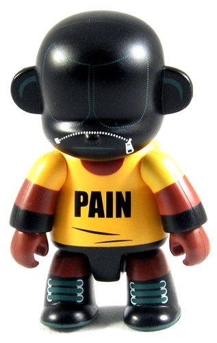 Headache figure by Run, produced by Toy2R. Front view.