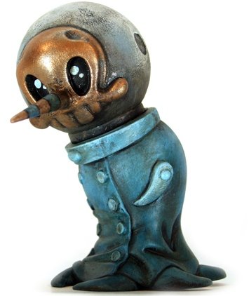 Gilded Stingy Sal figure by Leecifer. Front view.