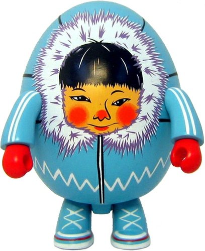 Eskimo figure by Annabelle Hartmann, produced by Toy2R. Front view.