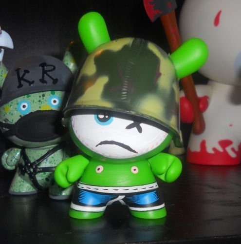 DUNNY HELMET HEADS CUSTOM figure by Shawn Wigs. Front view.
