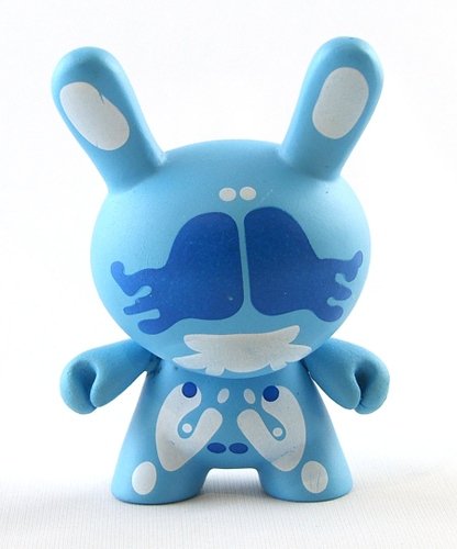 Bootleg Dunny Blue 2 figure, produced by Bootleg. Front view.