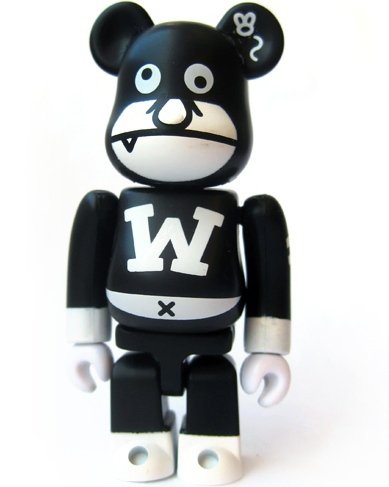 The Wonderful Man Be@rbrick 100% figure by The Wonderful! Design Works, produced by Medicom Toy. Front view.