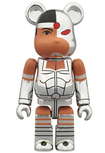 Cyborg Be@rbrick 100% figure by Dc Comics, produced by Medicom Toy. Front view.