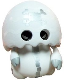 Cappa Kanser - White figure by Jeremy Madl (Mad), produced by Toyqube. Front view.