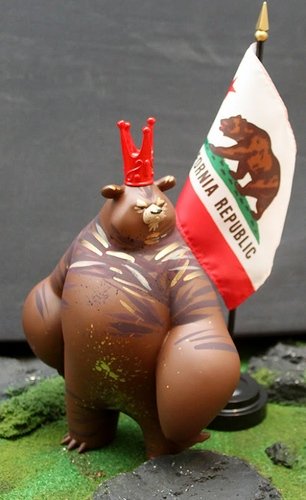 “Golden Bear” California Panda King AP figure by Angry Woebots. Front view.