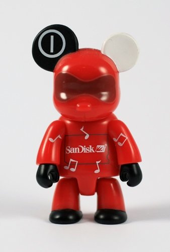 Net Bear figure by San Disk, produced by Toy2R. Front view.
