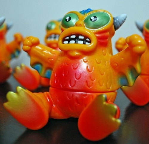 Sitting Mini Greasebat - Micro Run - RAMPAGE TOYS figure by Jeff Lamm, produced by Monster Worship. Front view.