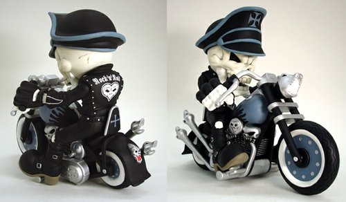 HellBiker - Blue Bike figure by Tokyoguns (Takumi Iwase), produced by Flying Cat. Front view.