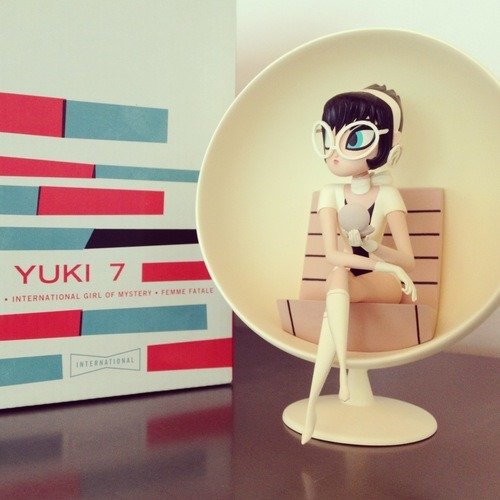 Yuki 7 figure by Kevin Dart, produced by Gentle Giant. Front view.