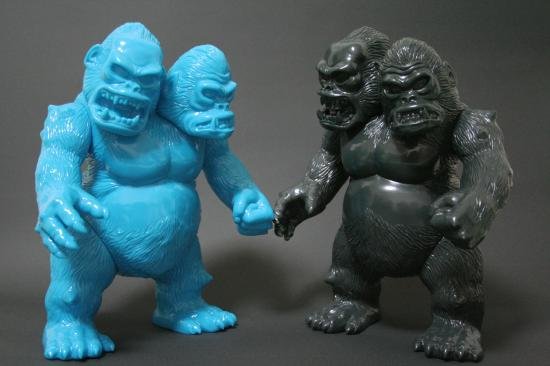 Two-headed Gorilla (キングゴリラ獣) figure by Yasuaki Hirota, produced by Hirota Saigansho. Front view.