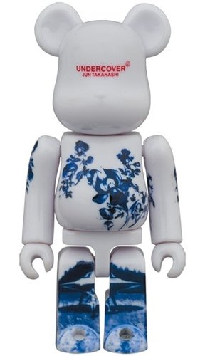 UNDERCOVER CERAMIC UFO BE@RBRICK 100% figure, produced by Medicom Toy. Front view.