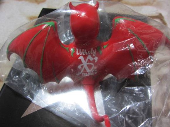 Unholy X-Mas Skullbat figure by Balzac, produced by Evilegend 13. Back view.