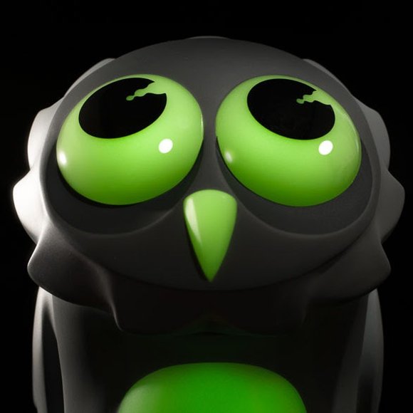 Souls Gone Mad - Tainted Ember figure by Mark Landwehr X Sven Waschk, produced by Coarsetoys. Detail view.