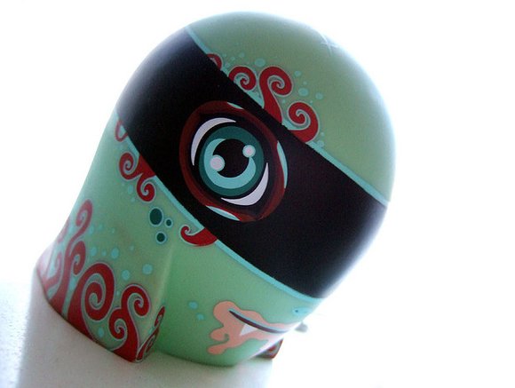 Vampire Ninja  figure by Tara Mcpherson, produced by Jamungo. Side view.
