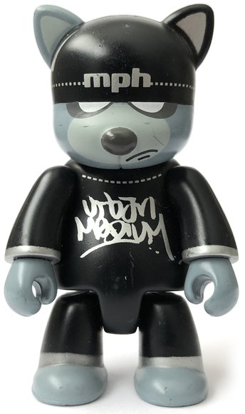 Vandal Cat mini version figure by Urban Medium, produced by Toy2R. Front view.
