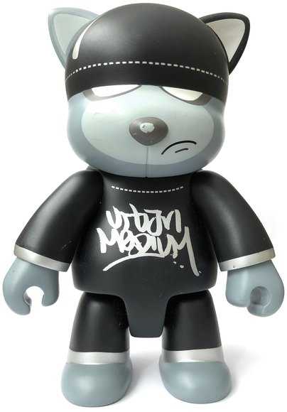 Vandal Cat figure by Urban Medium, produced by Toy2R. Front view.