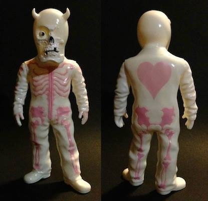 White Day Skullman figure by Balzac, produced by Secret Base. Front view.