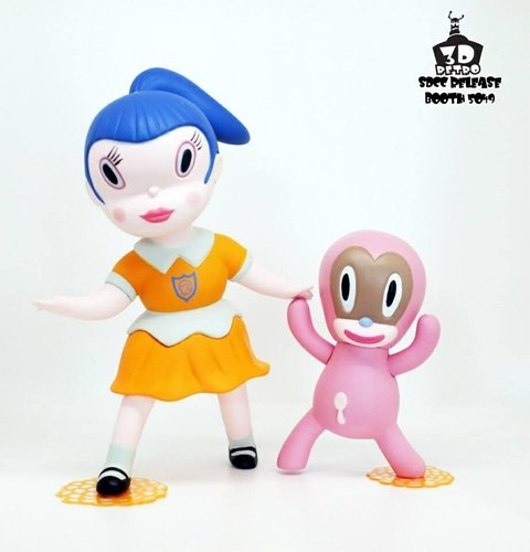 Wild Girls ‘Beverly’ OG Edition figure by Gary Baseman, produced by 3D Retro. Front view.