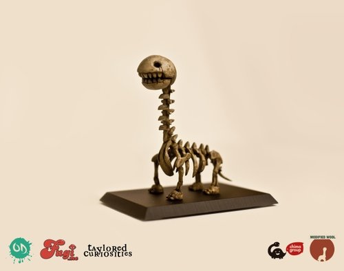Wool Extinction figure by Onorio, produced by Chima Group. Side view.