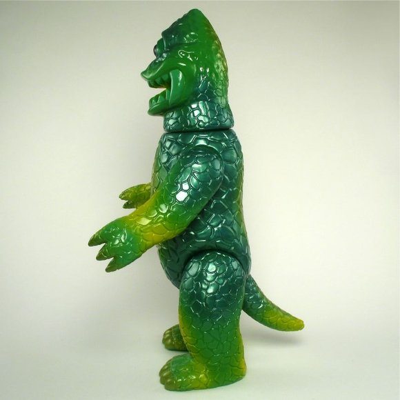 Zagoran - Green, Metallic Green figure by Naoya Ikeda. Side view.