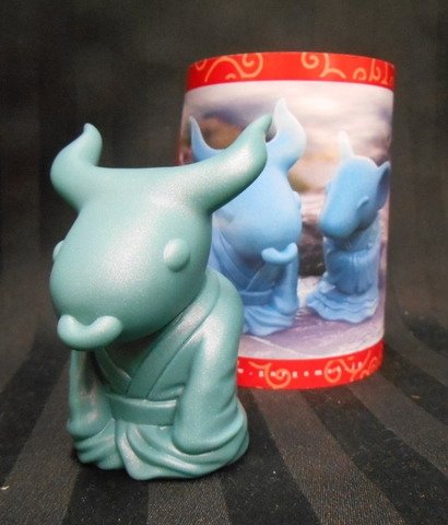 Zodiac Ox figure by Kiyoka Ikeda, produced by Gargamel. Front view.