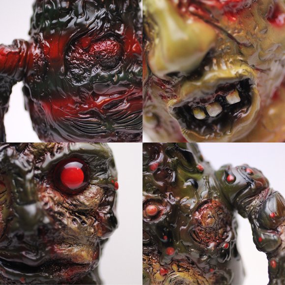Zombie Freddy figure by Izumonster, produced by Mutant Vinyl Hardcore. Detail view.
